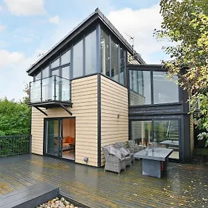 Villa West View 3 Bedroom, Heeley